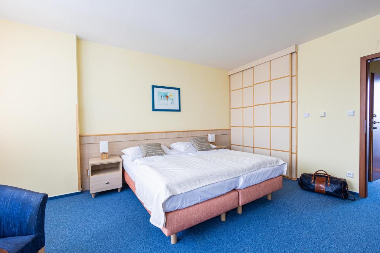 Hotel Petrovy Kameny Karlova Studanka Bagian luar foto